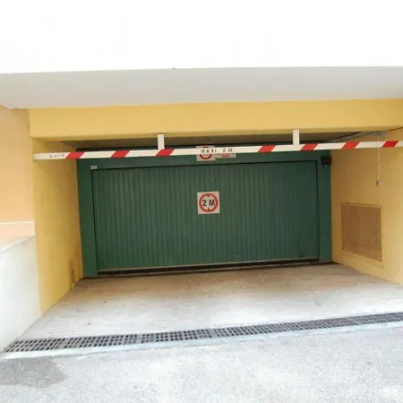 Menton, 2 Pieces, 4 Personnes - Fr-1-196-211